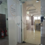 SALA COMERCIAL DE 90 M² COM 12 BAIAS, SALA DE REUNIÃO, AR-CONDICIONADO CENTRAL E 2 VAGAS!