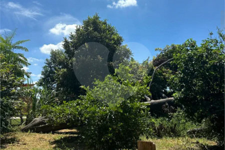 Excelente oportunidade no condomínio Vale das Laranjeiras, em Indaiatuba/SP. - R$ 1.850.000,00 - Terreno de 3.000 m²), com frente de 50 metros, proporcionando diversas possibilidades de projeto. O lote possui ótima localização dentro do condomínio, rodeado de natureza e com fácil acesso