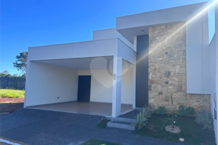 Casa em condomínio a venda.