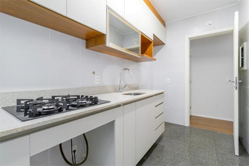 **Apartamento reformado em Higienópolis | 75 m² | 2 dormitórios | 2 banheiros | 1 vaga**