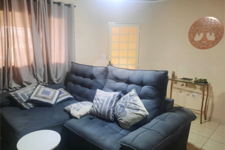 Ótima Oportunidade: Casa com Área de Lazer e Garagem para Dois Carros
