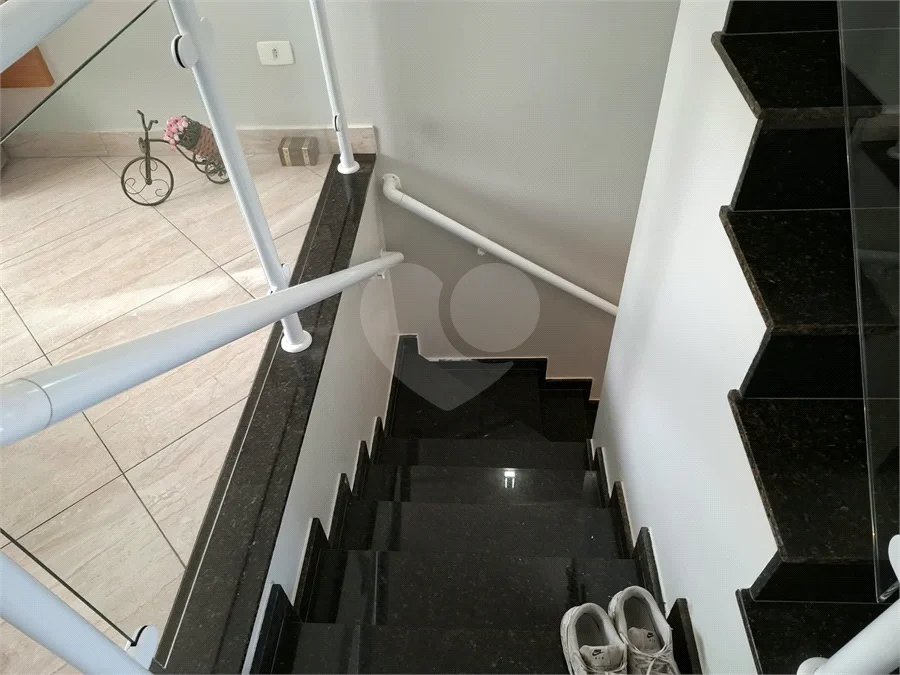Casa à venda com 3 quartos, sendo 1 suíte, no condomínio Vila Arnoni, São Paulo - SP