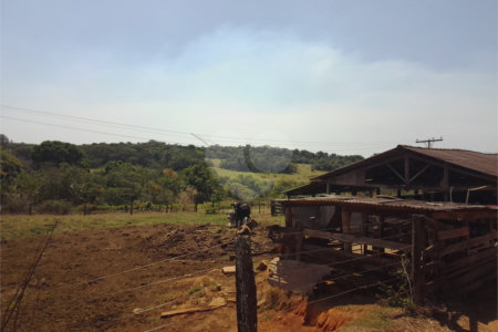 Excelente sítio de 27 alqueires, ótima localização em São Carlos.