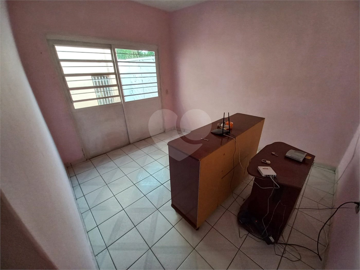 Sobrado à venda com excelente distribuição de espaços
