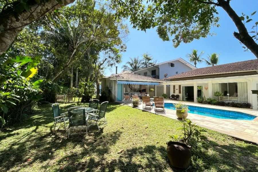 Casa à venda com 4 quartos, sendo 3 suítes, em Riviera de São Lourenço, Bertioga, SP