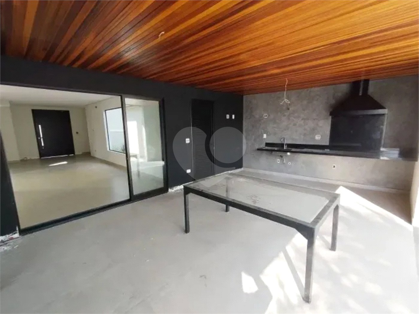 CASA A VENDA EM CONDOMINIO COM 305M², 4 DORMITORIOS, 4 SUITES, 2 VAGAS - BAIRRO URBANOVA - SÃO JOSÉ