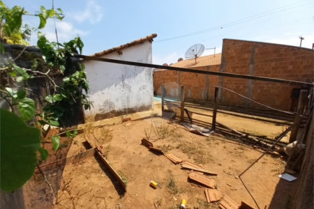 Terreno com 250,00 m² de área total.