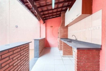 Casa com 150m², 5 dormitórios, sendo 1 suíte, 2 vagas de garagem, à venda na Vila Matilde.