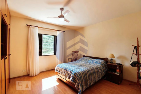Casa para alugar com 3 quartos, sendo 1 suíte, em Jardim Monte Kemel, São Paulo - SP