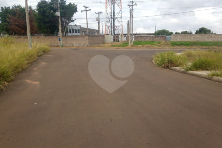 Lote no Jardim do Bosque, aceita financiamento ou aquisição de terreno e construção .
