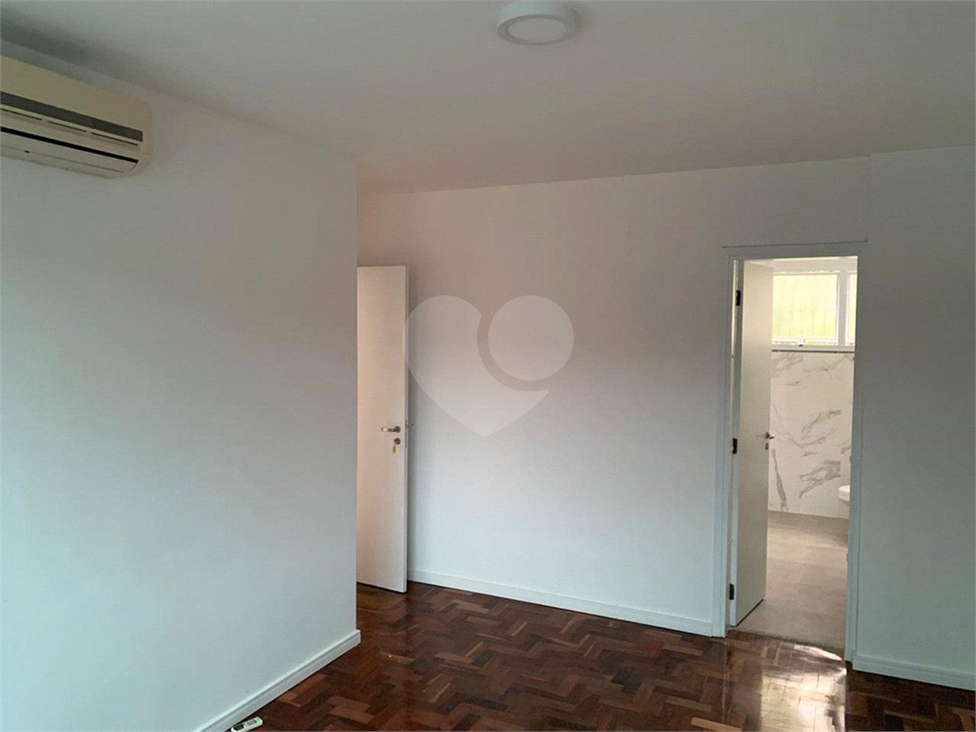 Casa Comercial na Vila Mariana, 400m², próximo metrô, 3 vagas, locação e venda