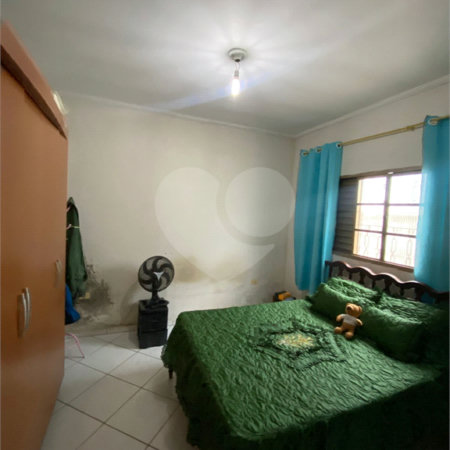 Casa Térrea com 2 dormitórios.