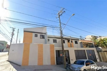 Sobrado com 194m² , 3 dormitórios , sendo 1 suíte , 4 vagas , à venda na Vila Pires , em Santo André.