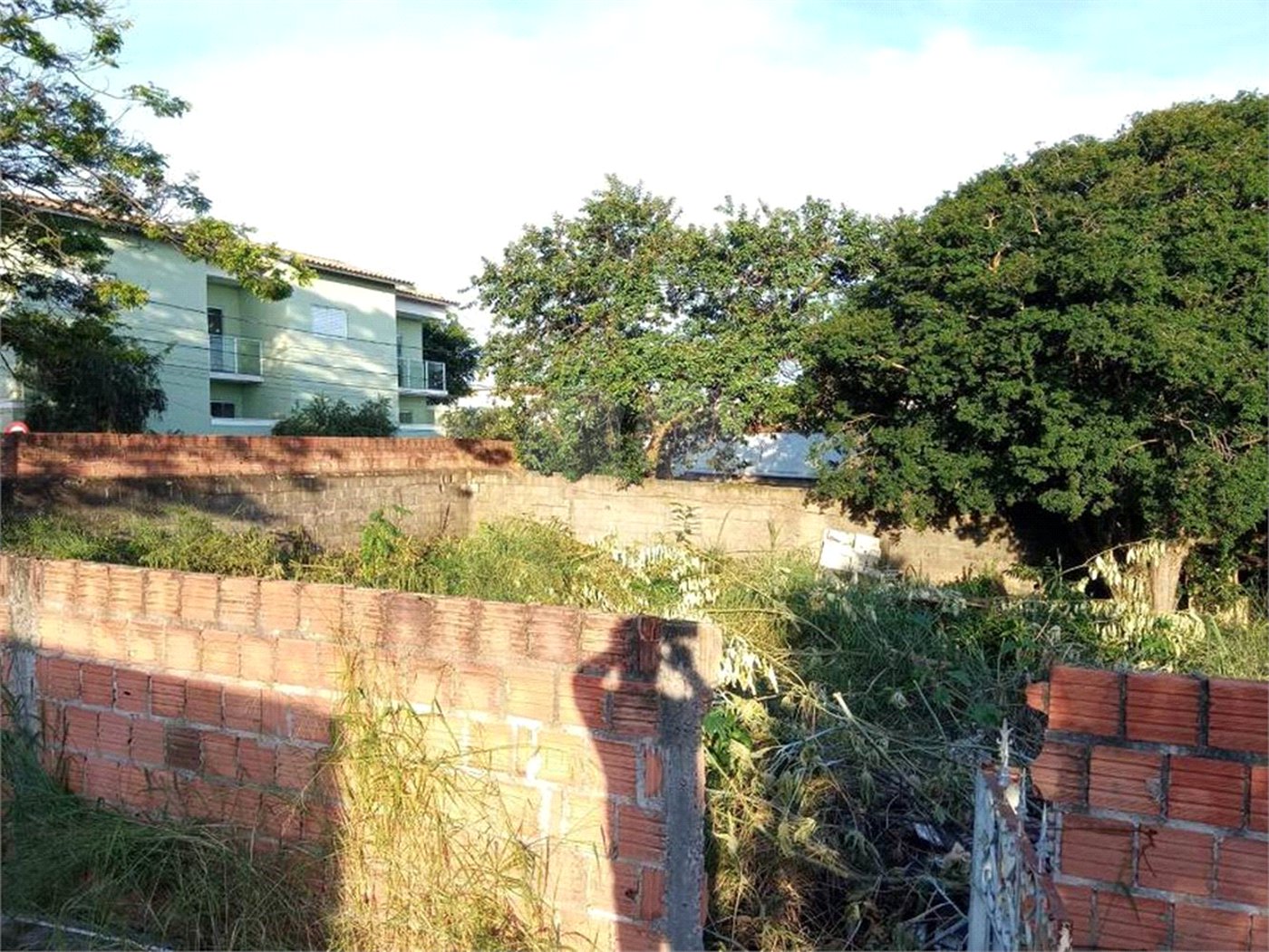 Terreno com 942,00 m² .