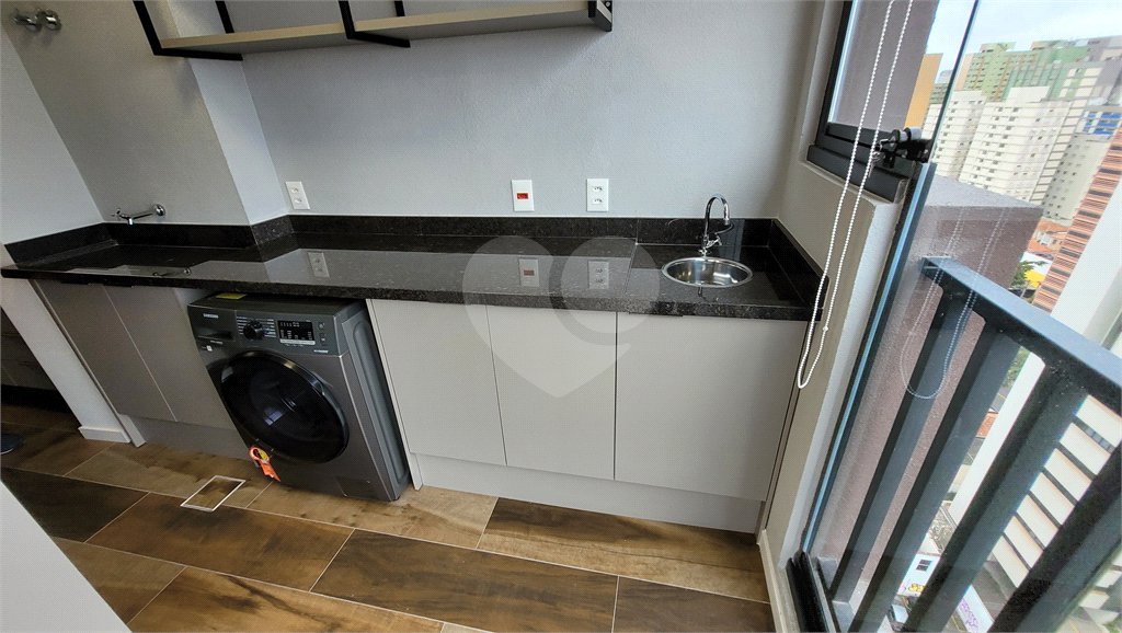 Apartamento de 2 quartos mobiliado à venda no Paraíso