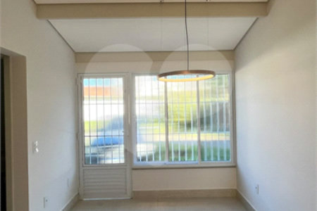 Apartamento com 69 metros todo reformado ao lado da Alameda Lucas em Atibaia.