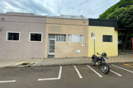 Casa comercio dispondo para venda ou locação no Centro,