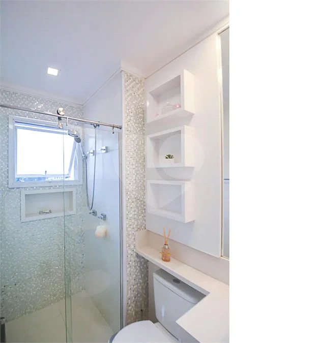 Espaço, conforto e uma localização privilegiada fazem deste apartamento mobiliado no Baeta Neves, em São Bernardo do Campo, uma excelente opção para seu novo lar. Com 118 m², três dormitórios e quatro banheiros, o imóvel oferece ambientes amplos para acomodar a família e receber amigos com comodidad