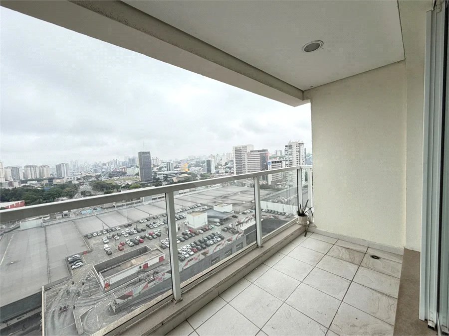 Sala para locação Domo Business 101 m - 2 vagas - Sala com divisórias, ar condicionado e banheiro.