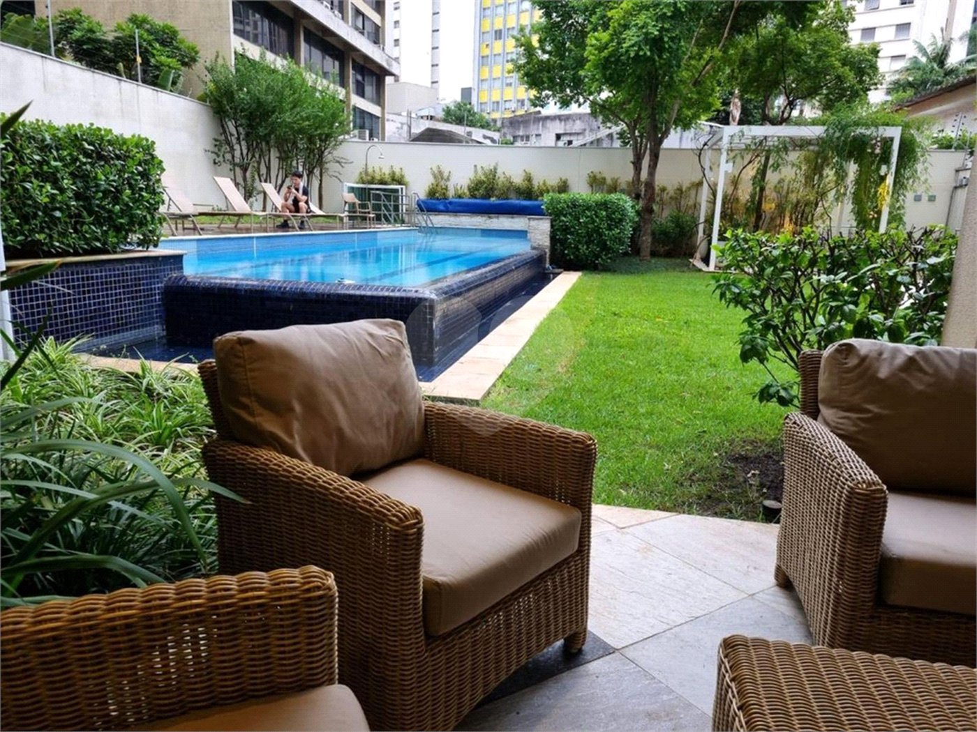 COM RENDA VENDA SO PARA INVESTIDOR Cobertura na Bela Vista com hidro -Com 69m² 1 dormitório 2 vadas Localização ótima perto de tudo Aceita Permuta