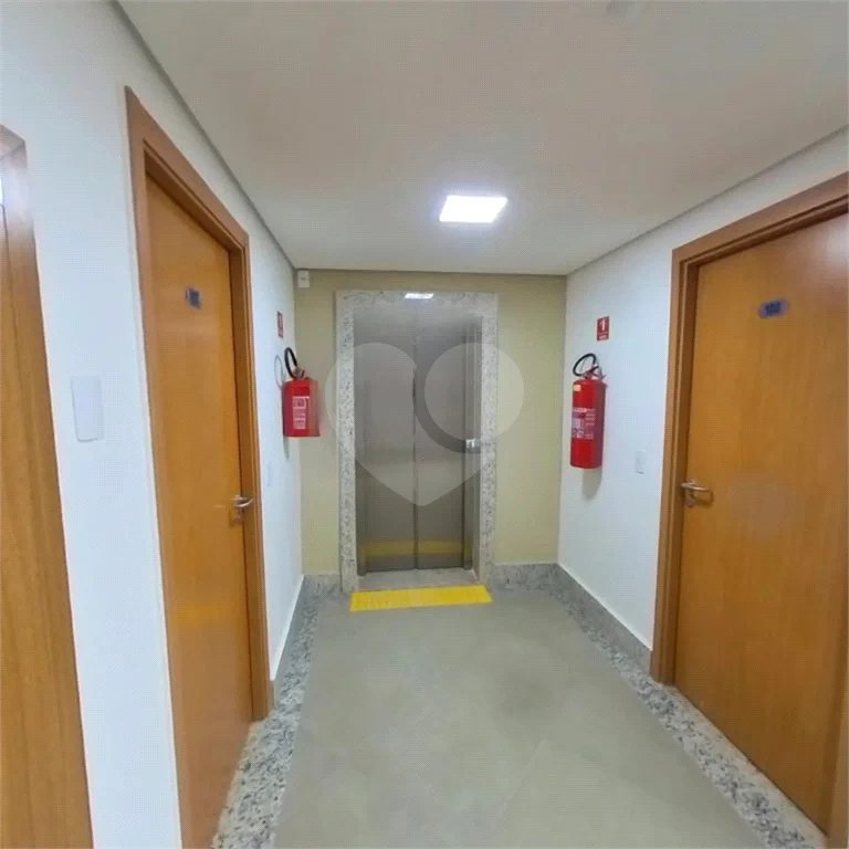 APARTAMENTO COM DOIS DORMITÓRIOS E UMA VAGA NA RAIMUNDO PEREIRA DE MAGALHÃES.