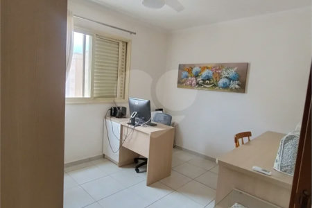 Apartamento em Atibaia com 2 dormitórios (1 suíte), 2 vagas de garagem, elevador, salão de festas, excelente localização