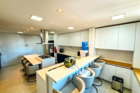 Apartamento à Venda no Centro de São Carlos - com 3 Suítes.