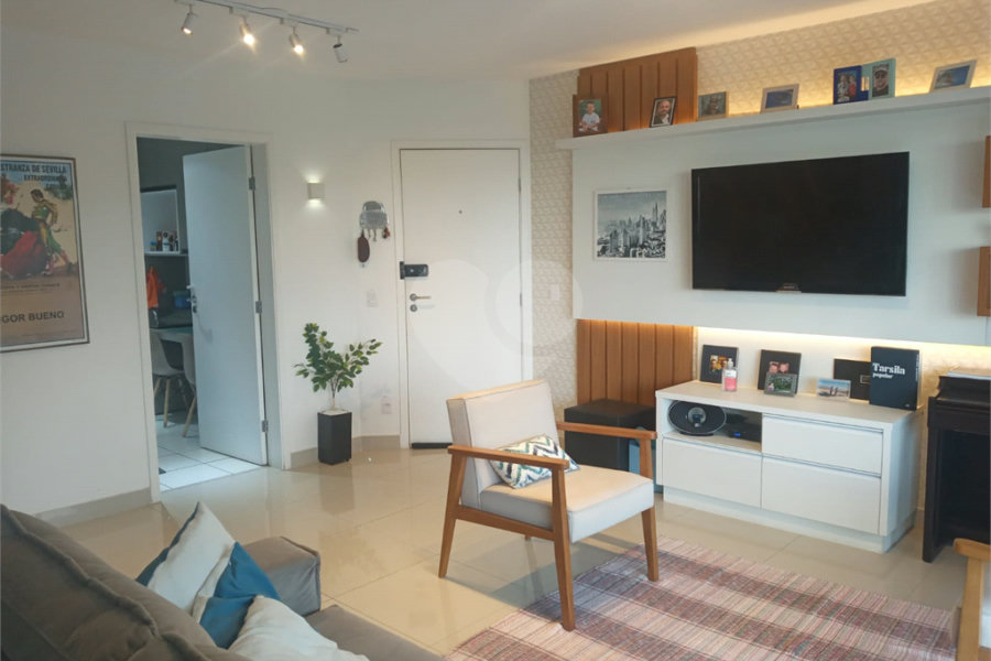Apartamento 3 dormitórios, região do Campo Belo. Condomínio com laser completo.