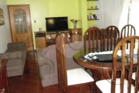 Casa térrea com salas comerciais em anexo à venda na região da Moóca