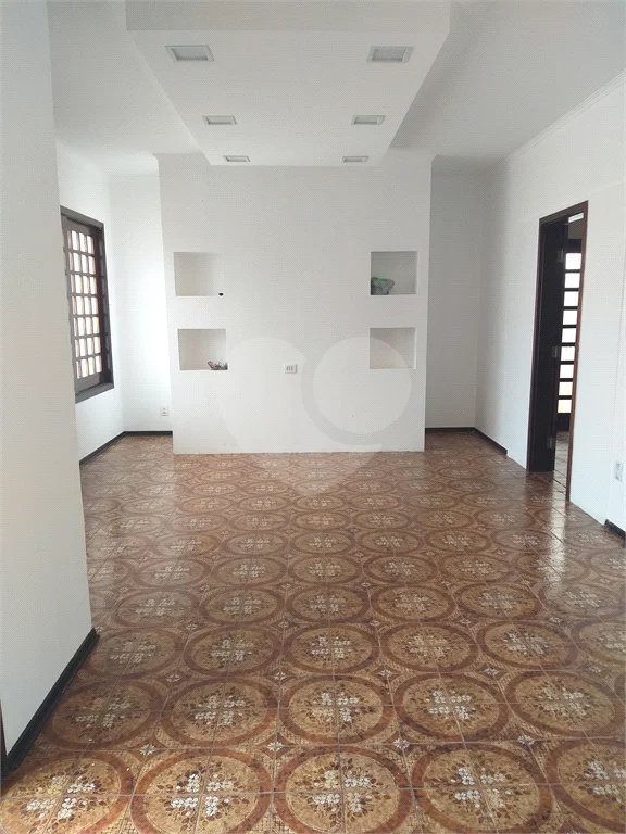Casa à venda com 4 quartos, sendo 1 suíte,  no Centro, Vinhedo, SP