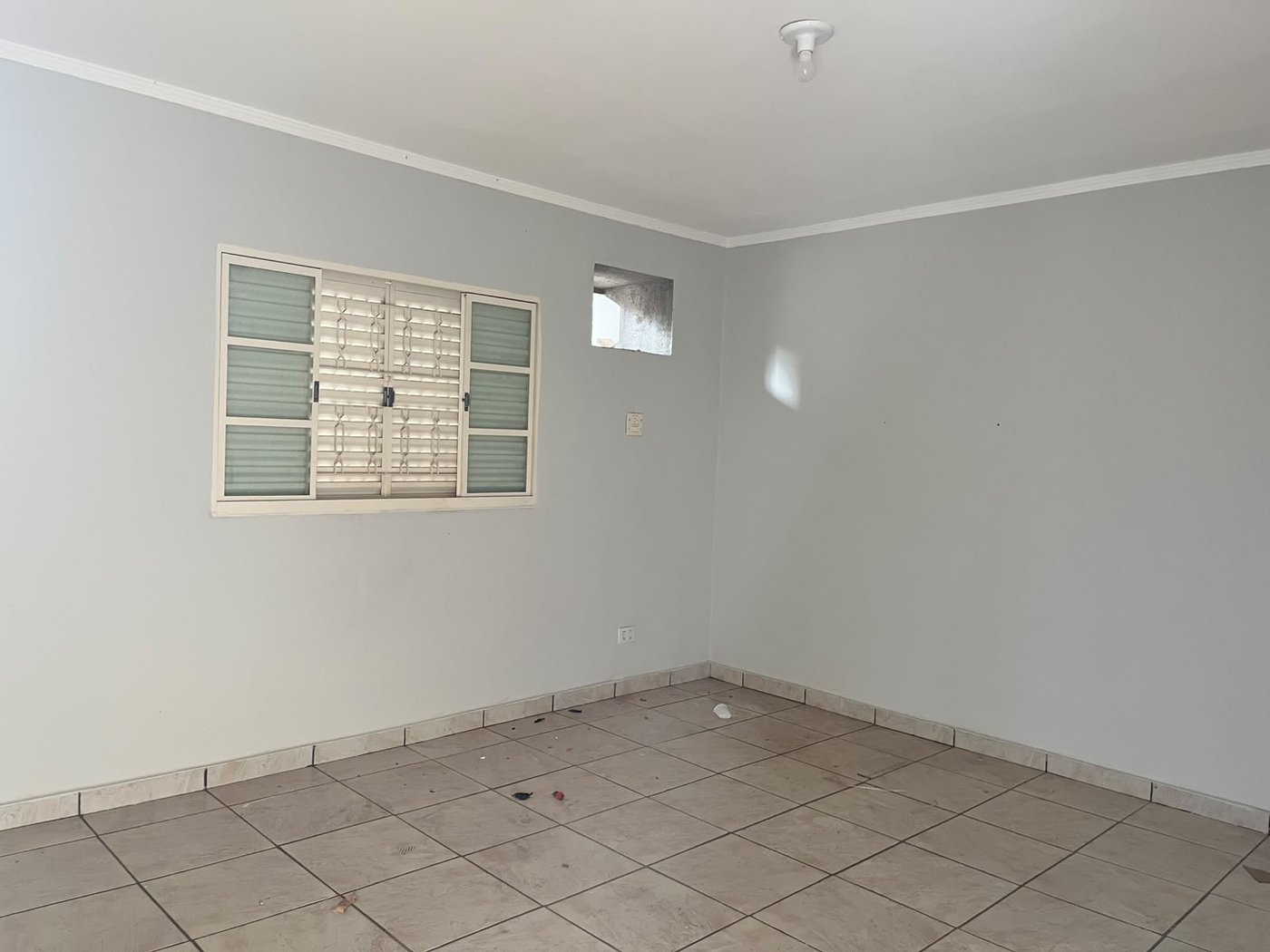 Casa para alugar com 4 quartos, sendo 2 suítes, no Centro, Três Lagoas, MS