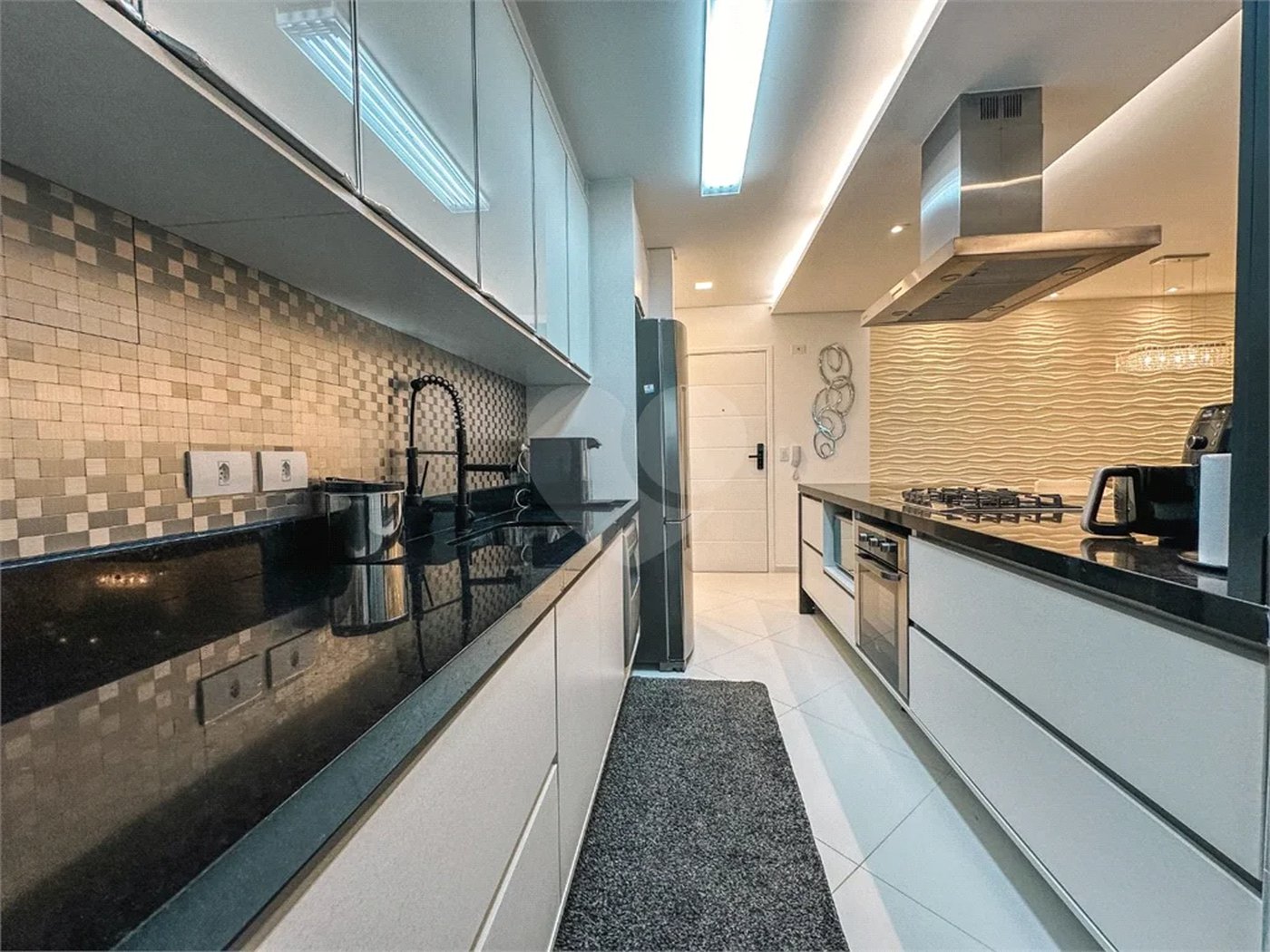 Apartamento à venda com 3 quartos, sendo 2 suítes,  em Riviera de São Lourenço, Bertioga, SP