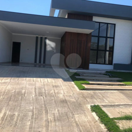 Indaiatuba - Condominio Jardins di Roma - Venda -Locação 0 R$ 10.000,00 mais encargos - condominio - R$ 650,00 - IPTU - R$ 230,00 - Terreno 300ms - construido 170 metros quadrados - Terrea - 3 quartos, uma suíte e uma demi suite , 4 banheiros , piscina - Preparado para água quente até a piscina!!