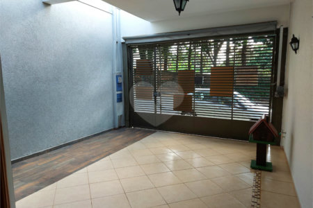 Casa Térrea com 2 dormitórios, sendo 1 suíte.