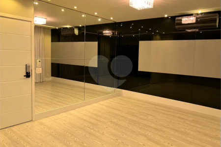Apartamento à venda no Condomínio Family Garden, Chácara Inglesa, SBC, com 127 m², 3 suítes, varanda gourmet com churrasqueira a carvão, móveis planejados, ar-condicionado, 2 vagas cobertas e lazer completo.