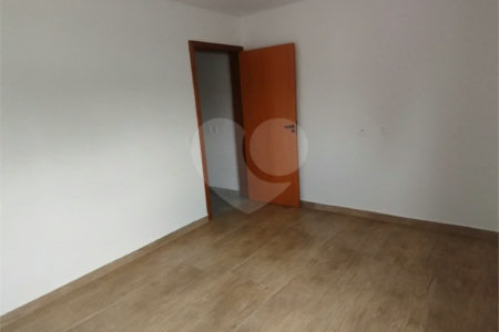 Sobrado à venda, 3 suítes, garagem, a 300 m do metrô Vila Matilde