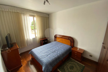 Casa Térrea com 3 suítes, sendo 1 suíte master.