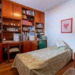 SOBRADO A VENDA NO TREMEMBÉ - 3 DORMS. (1 SUÍTE) E 5 VAGAS
