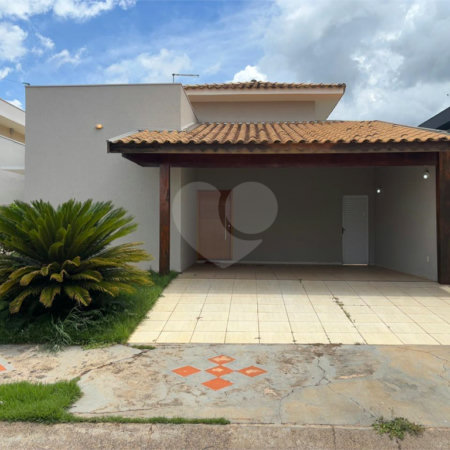 Vende-se casa no Village Damha II