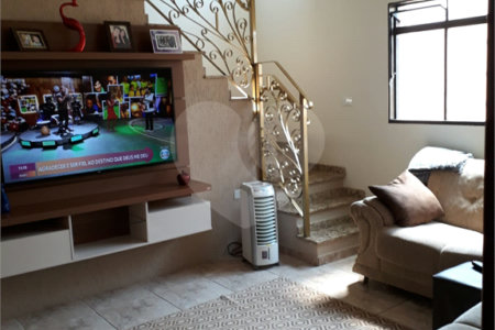Sobrado à venda com 3 quartos em Jardim Bicão, São Carlos, SP