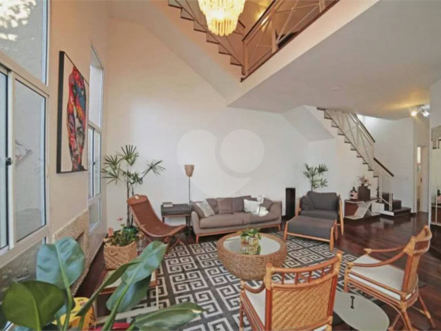 Casa à venda ou para alugar com 5 quartos, sendo 3 suítes,  no condomínio Villa Florida, São Paulo - SP