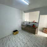 Casa térrea e salão comercial a venda no Jardim Bandeirantes.