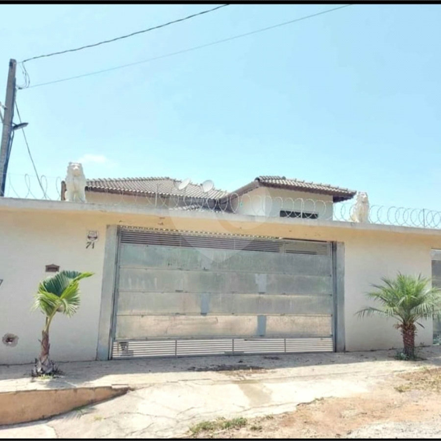 Casa a Venda 4 Quartos em Bom Jesus dos Perdões