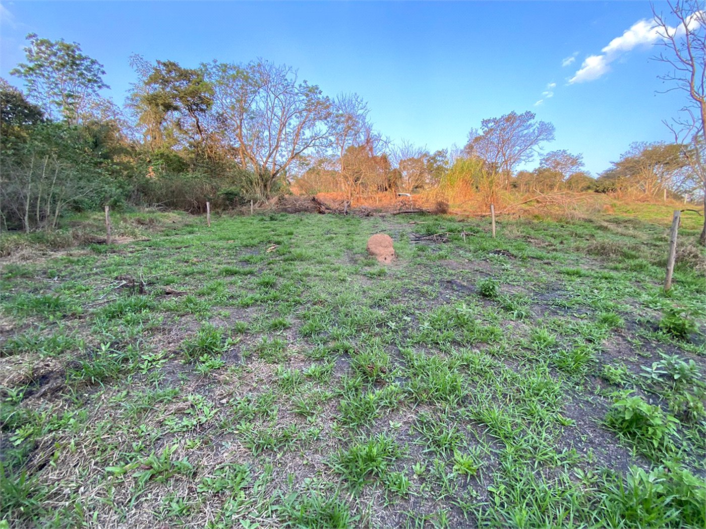 Terreno em Atibaia com 415 metros e pronto para construir no bairro Jardim Paulista, aceita financiamento