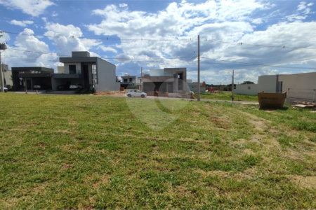 Lote à Venda em São Carlos, no Condomínio Villeneuve I