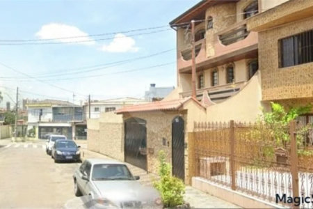Casa com 124m² , 3 dormitórios , 4 vagas de garagem , à venda , na Vila Sacadura Cabral em Santo André.