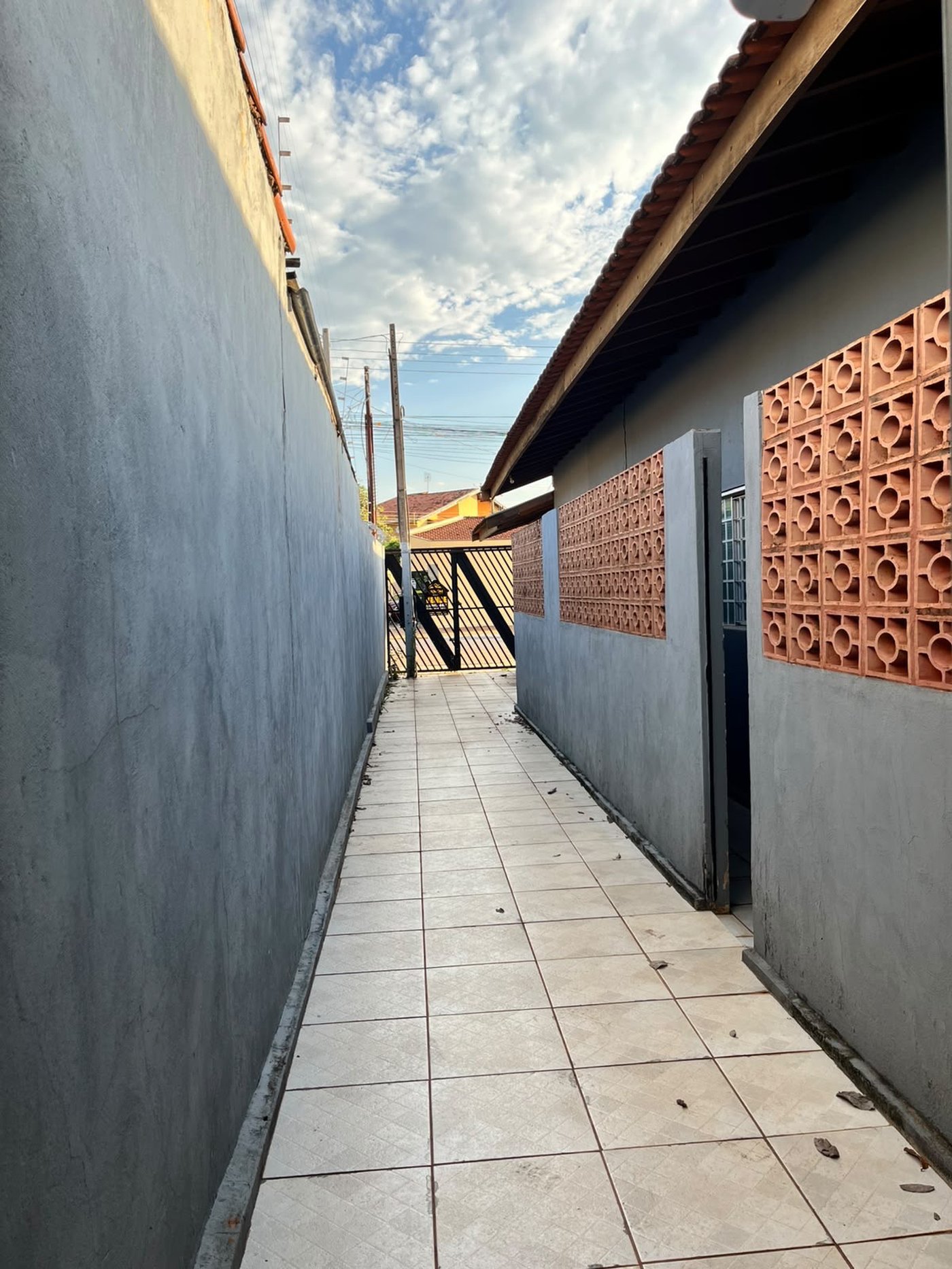 Casa para alugar com 4 quartos, sendo 2 suítes, no Centro, Três Lagoas, MS
