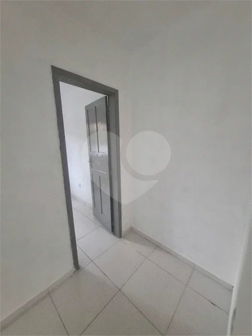 SOBRADO TIPO APARTAMENTO COM 1 QUARTO PARA LOCAÇÃO 42m² - SANTISSIMO
