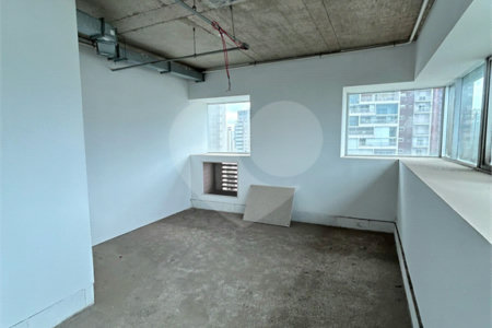 Oportunidade! Sala Comercial de 74m² com Estrutura Completa