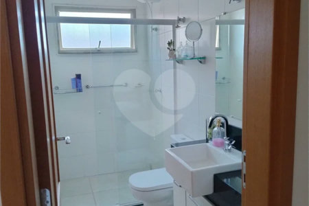 Apartamento em Atibaia com 2 dormitórios (1 suíte), 2 vagas de garagem, elevador, salão de festas, excelente localização
